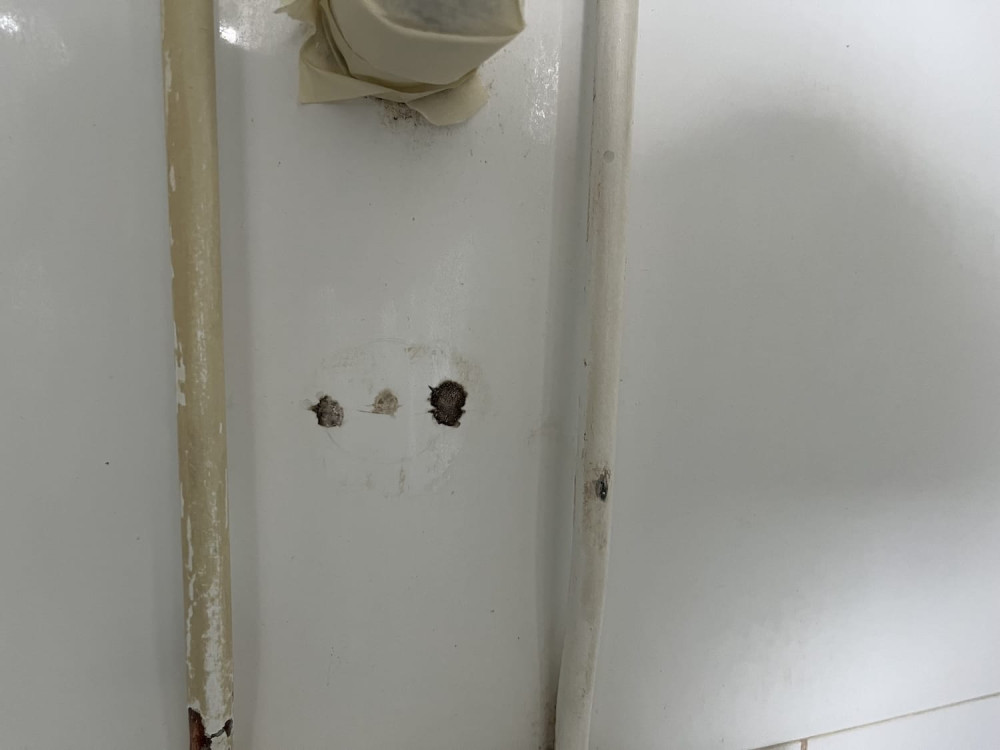 Situatie voor het verven van de leidingen